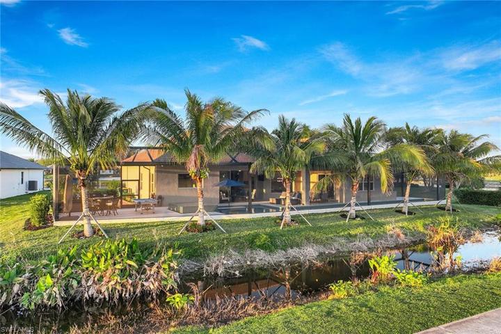 18024 Sandtrap DR, NAPLES FL 34114