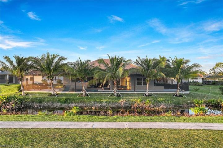 18024 Sandtrap DR, NAPLES FL 34114