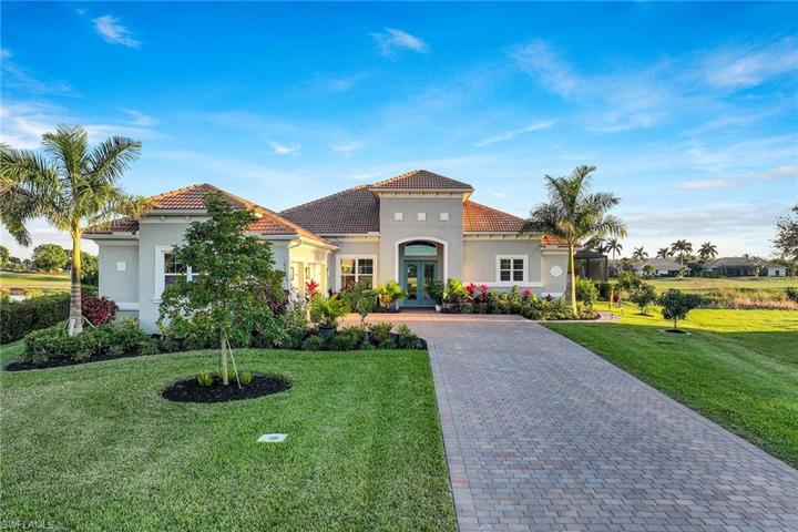 18024 Sandtrap DR, NAPLES FL 34114