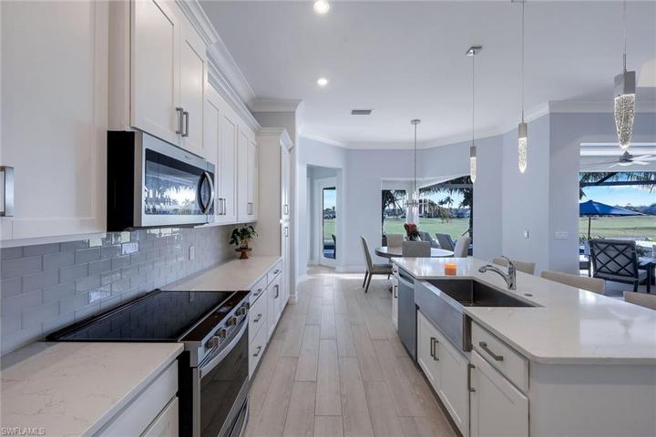 18024 Sandtrap DR, NAPLES FL 34114