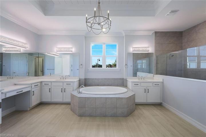 18024 Sandtrap DR, NAPLES FL 34114