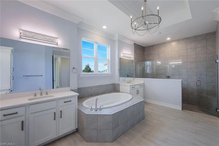 18024 Sandtrap DR, NAPLES FL 34114