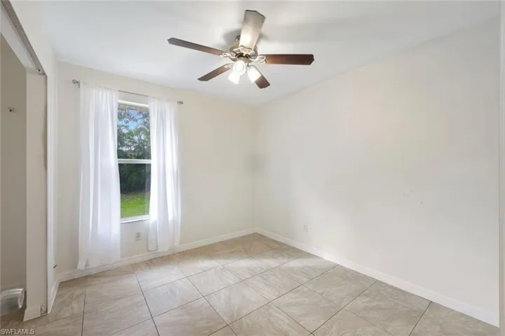 3rd bedroom - split floorplan