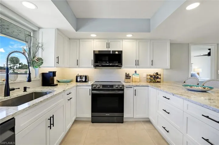 112  Penny  LN, Naples, FL 34112