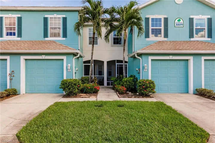 View of front facade featuring a garage and a front yard