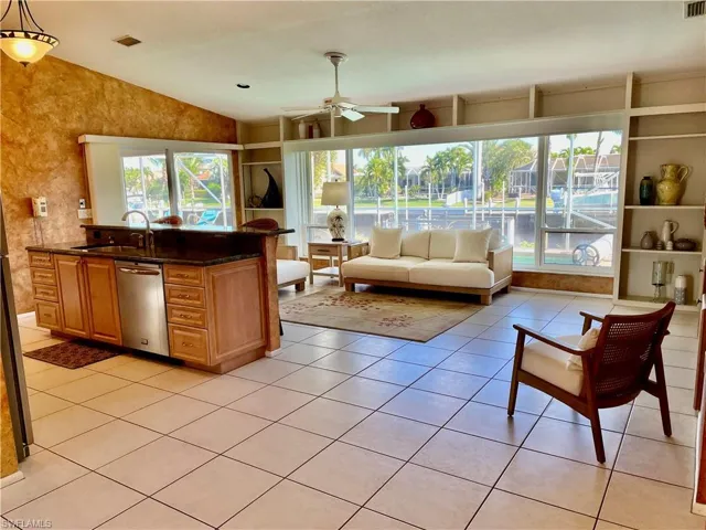 Looking into Family room/Kitchen