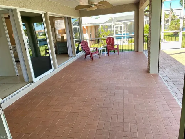 Huge under roof Lanai
