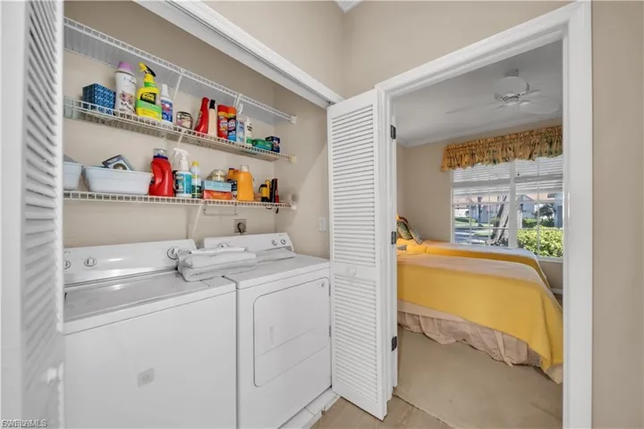 Laundry area featuring washer and clothes dryer, crown molding, and a ceiling fan