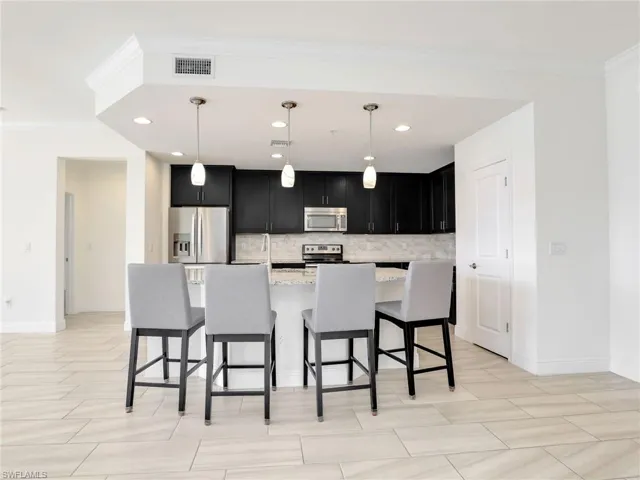 Kitchen W/ Pendant Lights