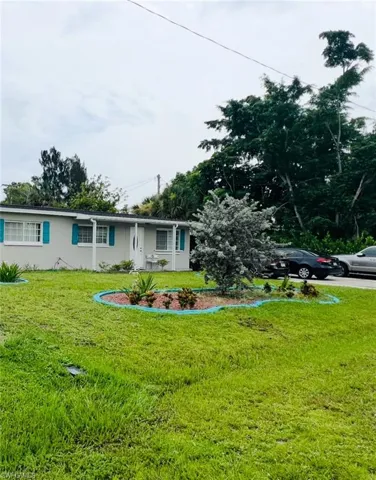 View of front of home featuring a front lawn