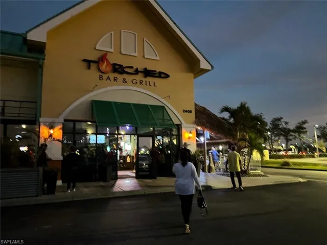 Just one of the many restaurants within walking Distance! This one has live entertainment!