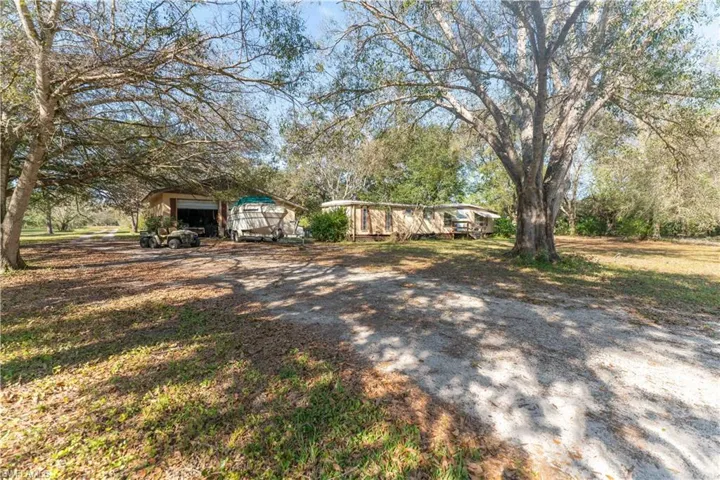 2426 + 2400  Phillips  RD, Labelle, FL 33935