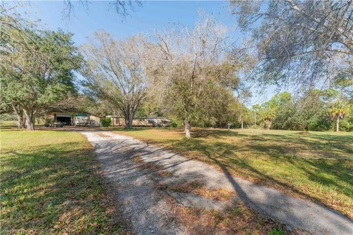 2426 + 2400  Phillips  RD, Labelle, FL 33935