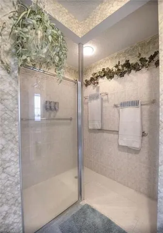 Primary large shower