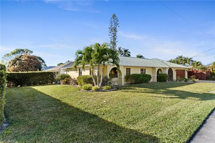 595 103rd Ave N, Naples, Florida 34108