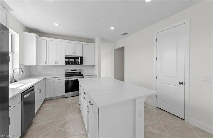 17321  Willow Tree  LN, North Fort Myers, FL 33917