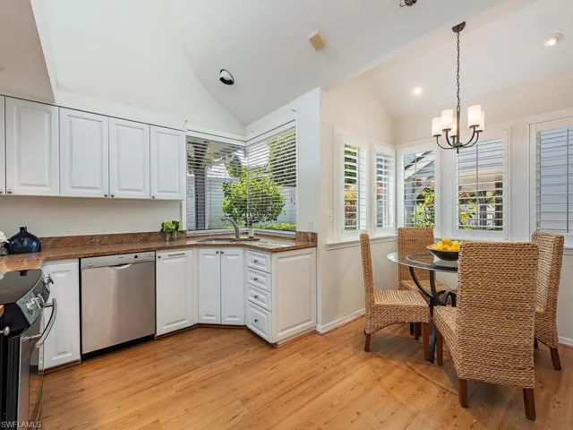 Eat-in Kitchen