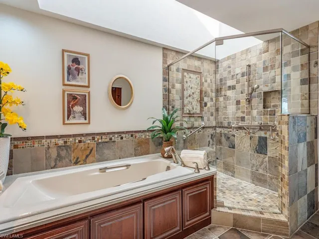 Primary Bath / Tub and Shower
