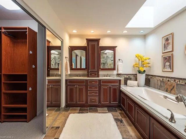 Primary Bath / Closet