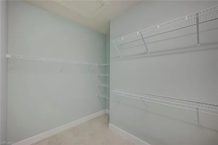 Master Walk-In