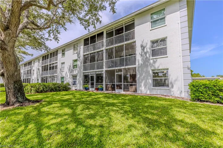 9600 Victoria Ln 108, Naples, Florida 34109
