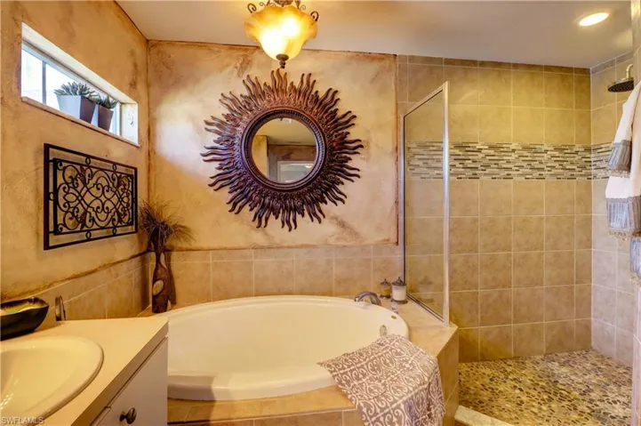 2031 NE 34th ST, CAPE CORAL FL 33909