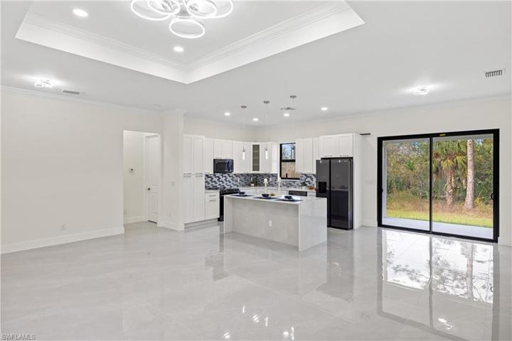 Kitchen and dining area.