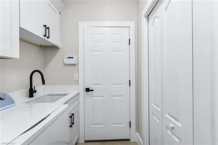 Laundry room & laundry tub
