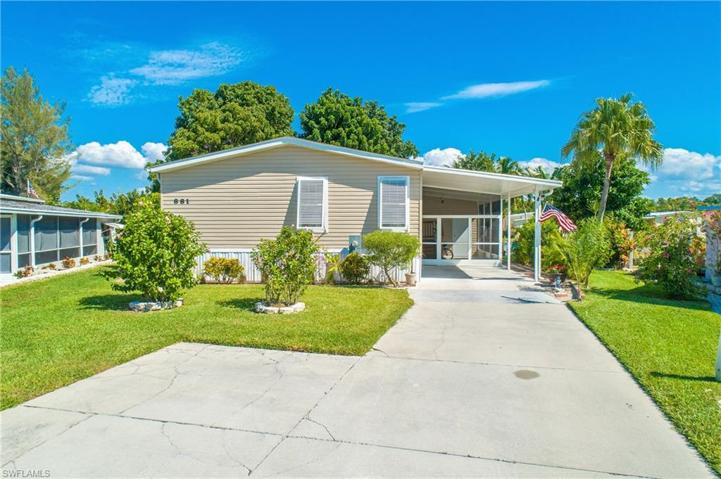Front Driveway with ample parking