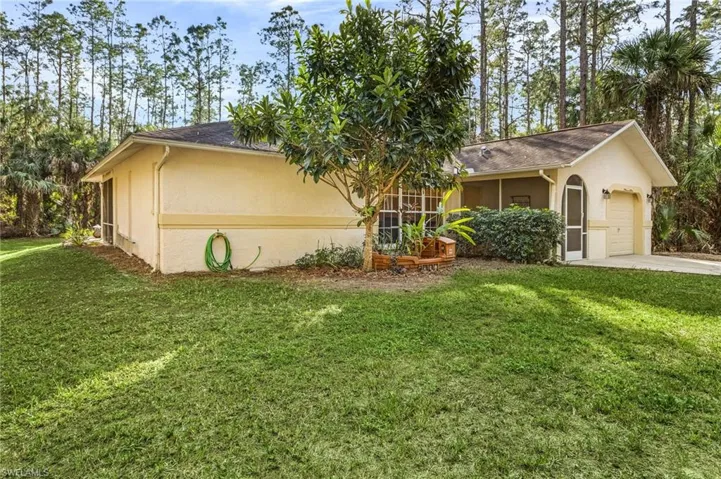 View of front facade with a front lawn and a garage