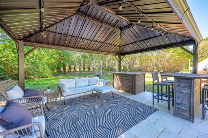 300  Country Club  DR, Naples, FL 34110