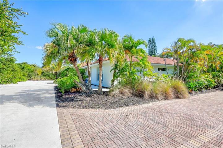 300  Country Club  DR, Naples, FL 34110