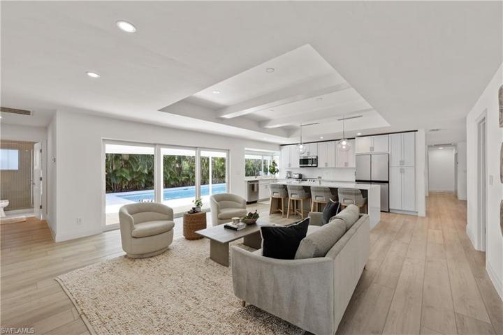 300  Country Club  DR, Naples, FL 34110