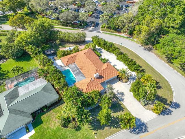 300  Country Club  DR, Naples, FL 34110