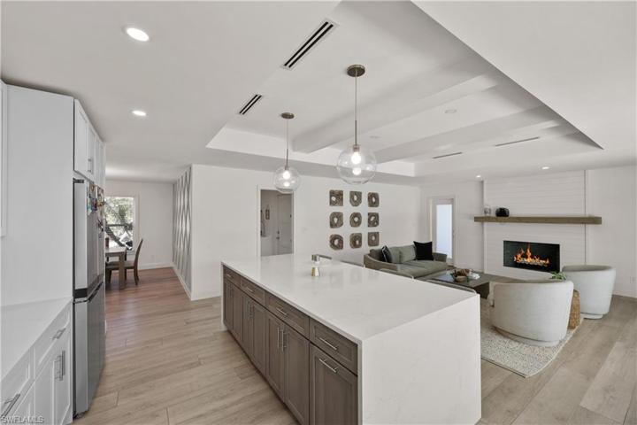 300  Country Club  DR, Naples, FL 34110