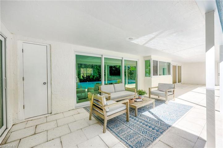 300  Country Club  DR, Naples, FL 34110