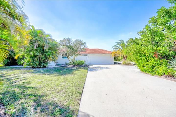 300  Country Club  DR, Naples, FL 34110