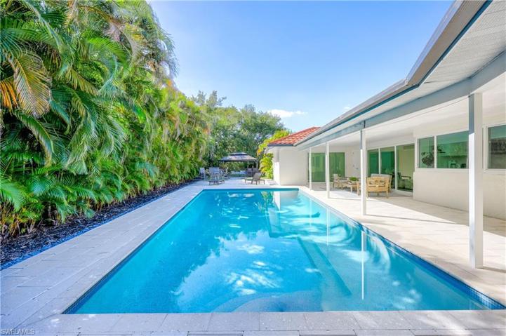 300  Country Club  DR, Naples, FL 34110