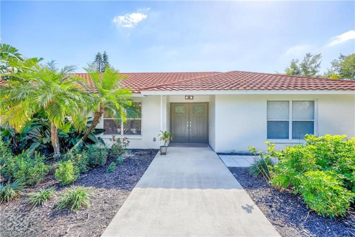 300  Country Club  DR, Naples, FL 34110