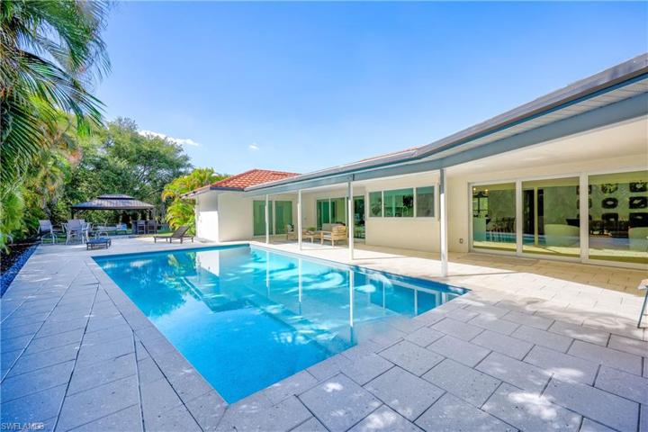 300  Country Club  DR, Naples, FL 34110