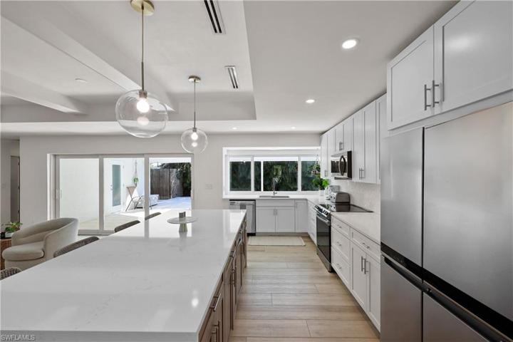 300  Country Club  DR, Naples, FL 34110