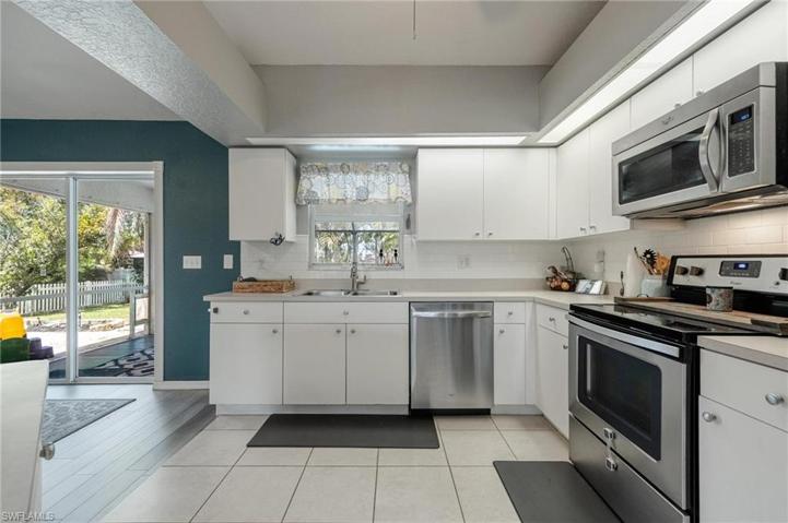 812 SW 13th  AVE, Cape Coral, FL 33991