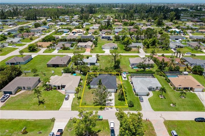 812 SW 13th  AVE, Cape Coral, FL 33991