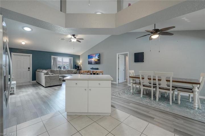 812 SW 13th  AVE, Cape Coral, FL 33991