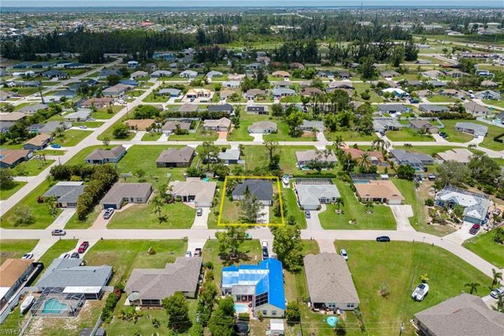 812 SW 13th  AVE, Cape Coral, FL 33991