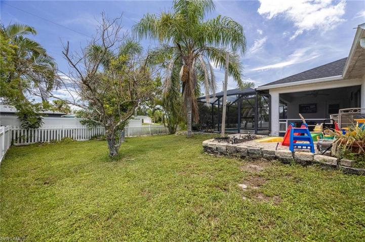 812 SW 13th  AVE, Cape Coral, FL 33991