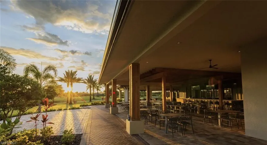 Outdoor Bar & Dining