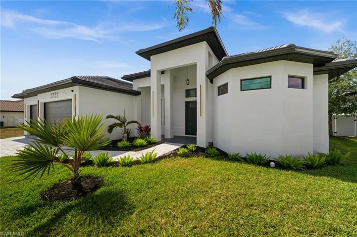 3732 17th Ave, Cape Coral, Florida 33914