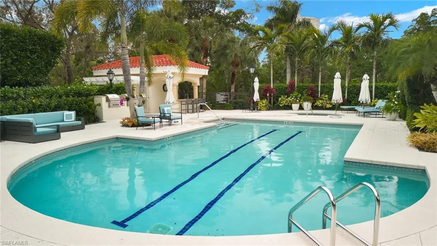 Mansion La Palma private pool and grill area.