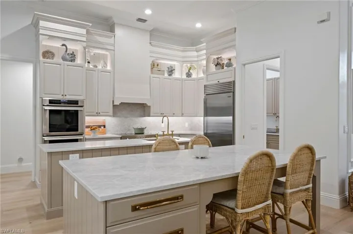 9833 Clear Lake Cir, Naples, Florida 34109